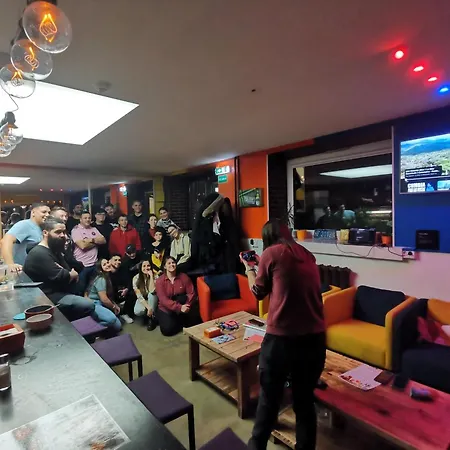 Tiki Taka & Pub Nakvynės namai