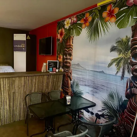 Tiki Taka & Pub Albergue VNO