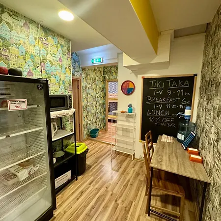 Tiki Taka & Pub Albergue *