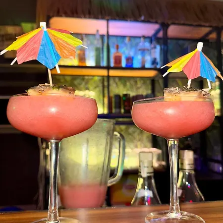 Tiki Taka & Pub Nakvynės namai