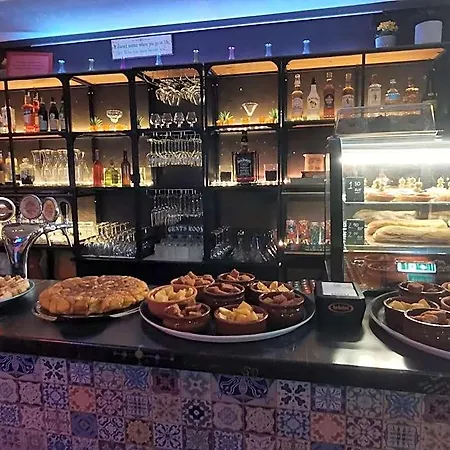 Tiki Taka & Pub 호스텔