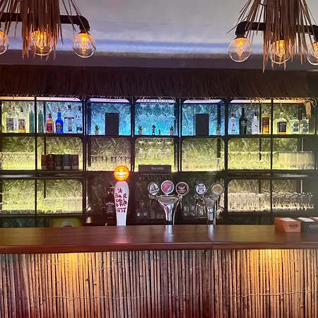 ホステル Tiki Taka & Pub *